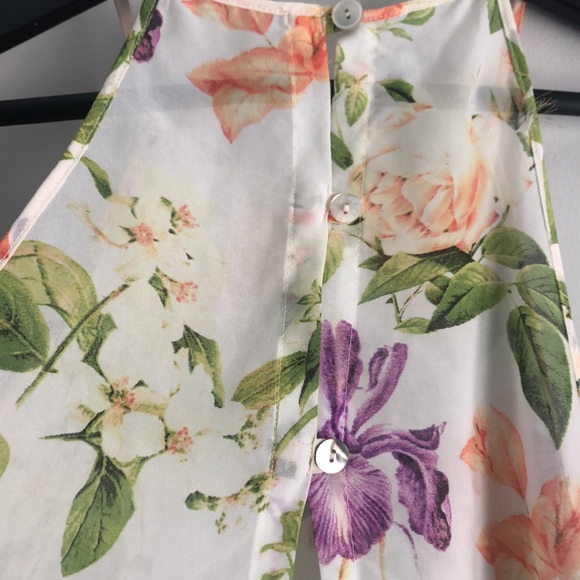 Floral Fly Away Open Back Blouse - Picture 7 of 9